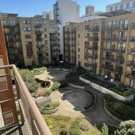 City- Modern Apart-sleeps 2