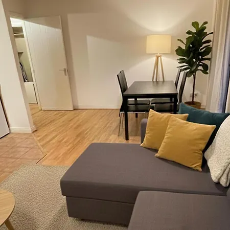 City- Modern Apart-sleeps 2
