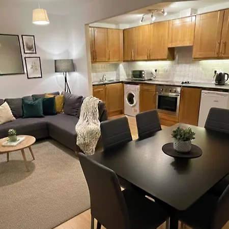 דירה City- Modern Apart-sleeps 2