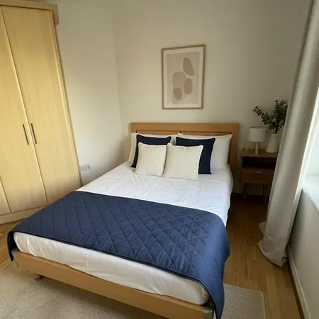 City- Modern Apart-sleeps 2 *