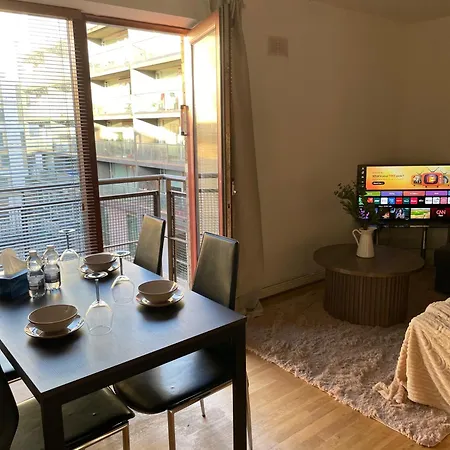 דירה City- Modern Apart-sleeps 2