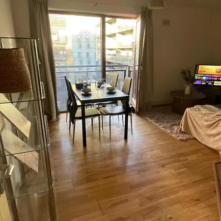 City- Modern Apart-sleeps 2